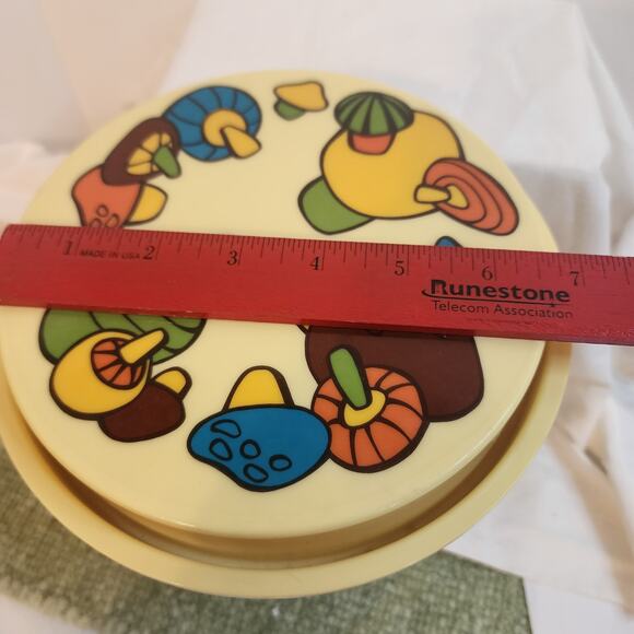 Vintage Rubbermaid 2224 Mushroom Canister 1970s Retro Yellow Kitchen Container - Picture 2 of 10